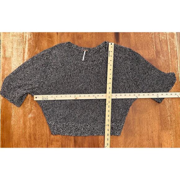 EUC Free People Oversized Black White 3/4 Sleeve Crop Sweater XS - Picture 4 of 7